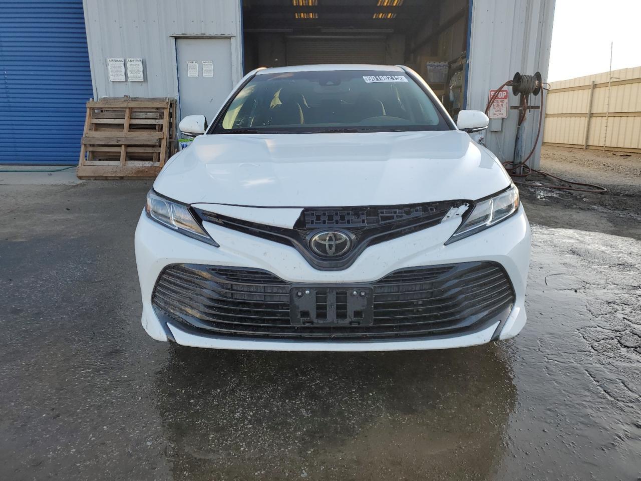 2018 Toyota Camry Le - Фото 5