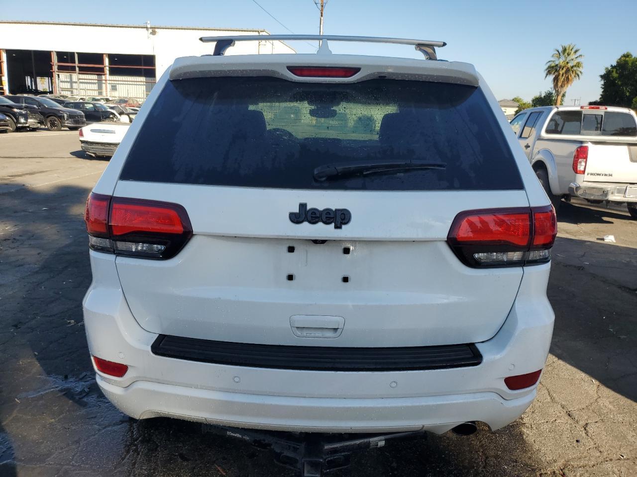 2018 Jeep Grand Cherokee Laredo - Image 6