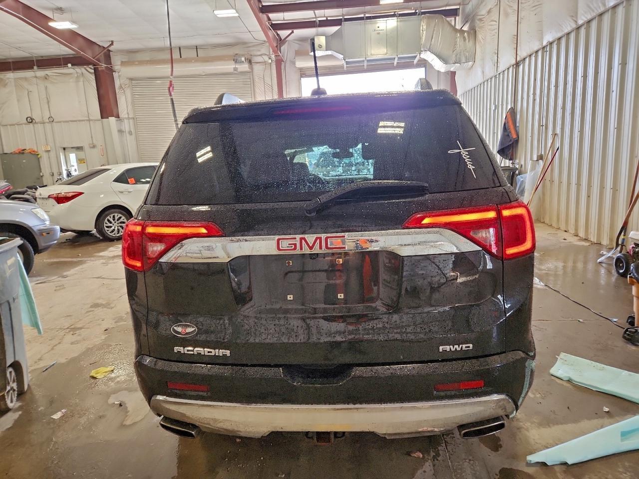 2018 GMC Acadia Denali - Image 6