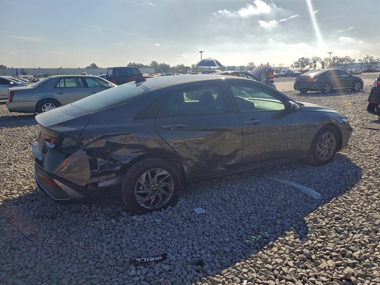 2024 Hyundai Elantra Sel - Image 3