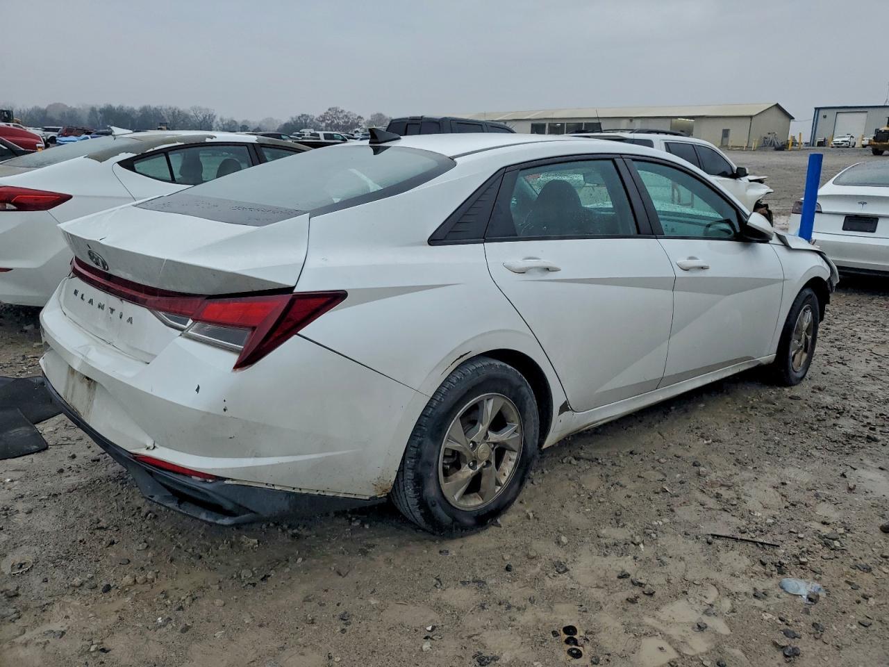 2021 Hyundai Elantra Se - Фото 3