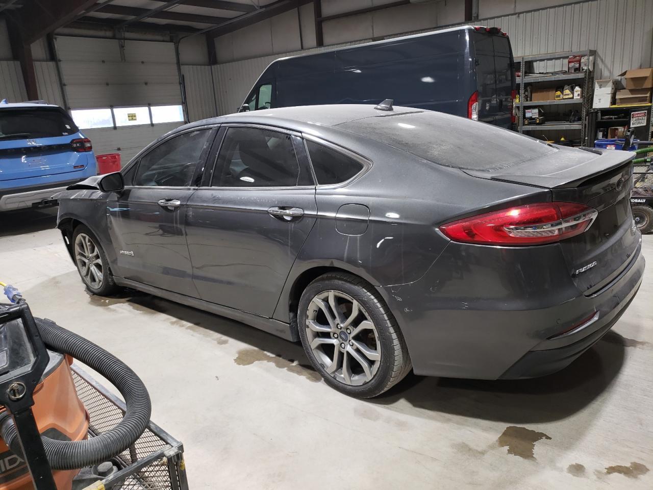 2019 Ford Fusion Titanium - Фото 2