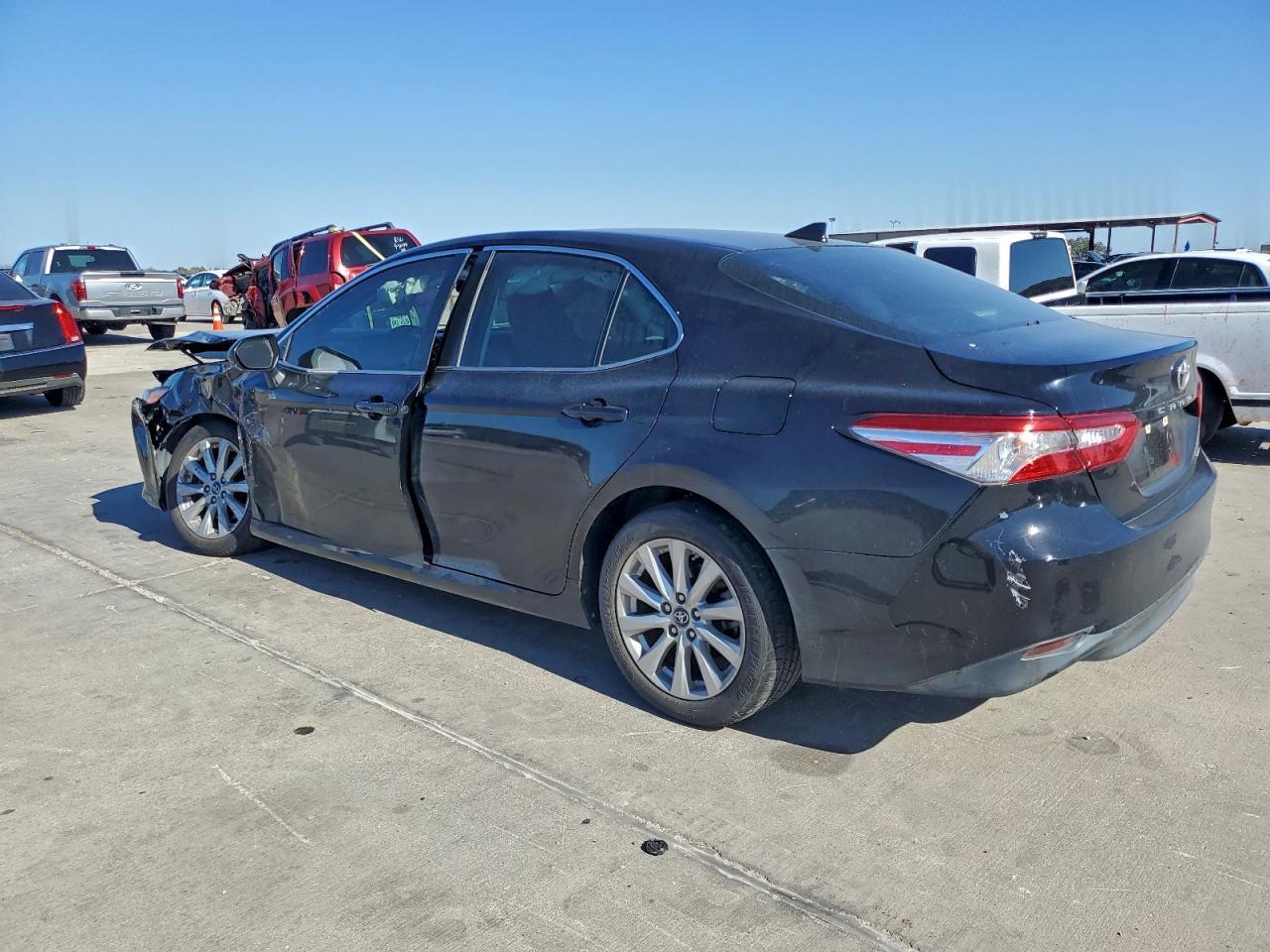 2019 Toyota Camry L - Фото 2