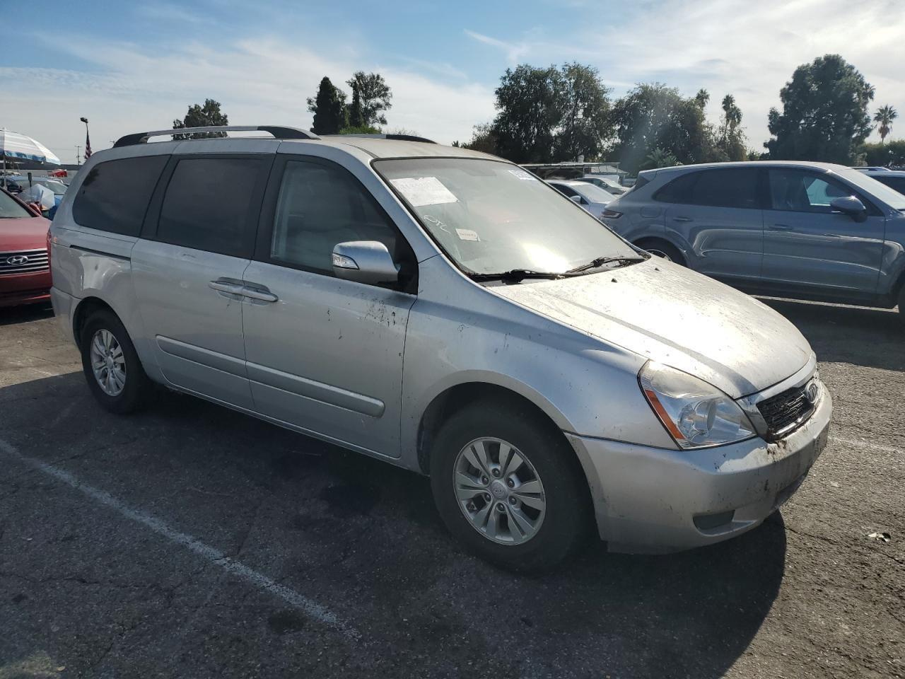 2012 Kia Sedona Lx - Image 4