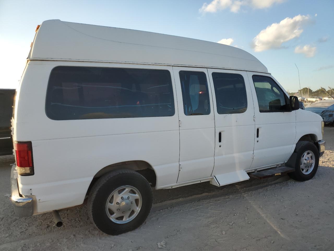 2008 Ford Econoline E250 Van - Фото 3