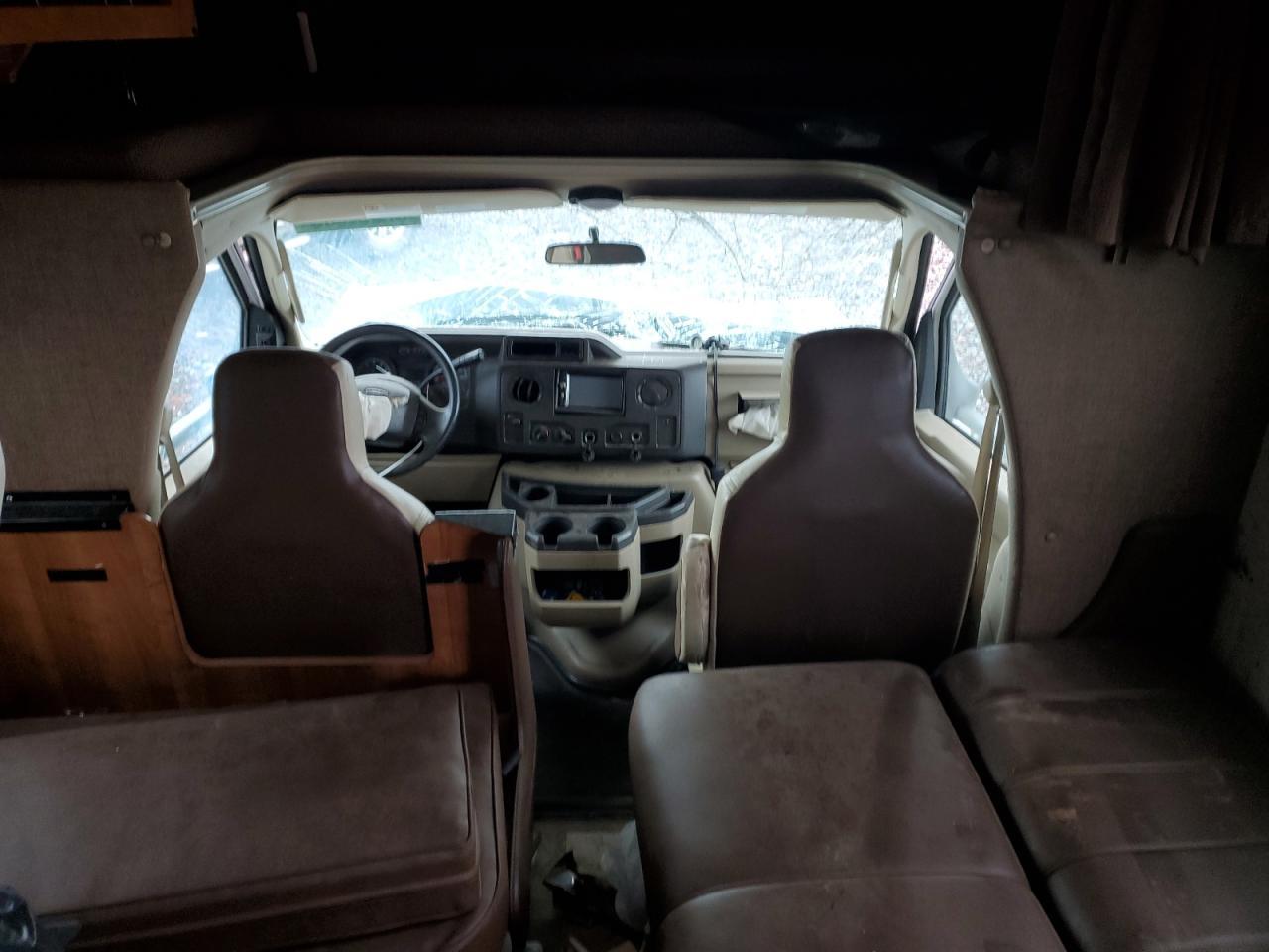 2017 Ford Econoline E450 Super Duty Cutaway Van - Image 5