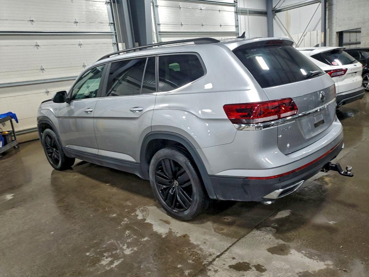 2022 Volkswagen Atlas Se - Фото 2