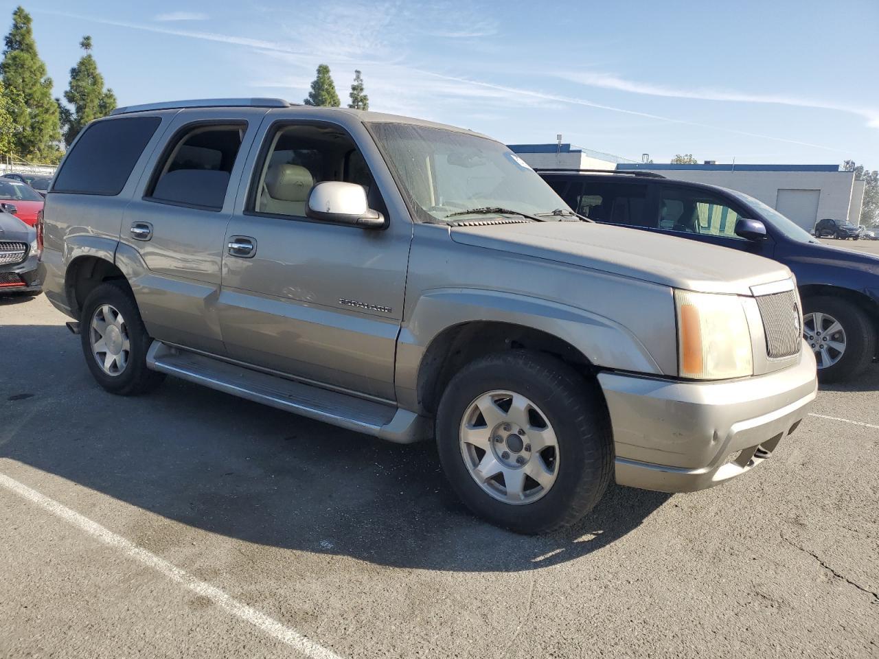2002 Cadillac Escalade Luxury - Image 4