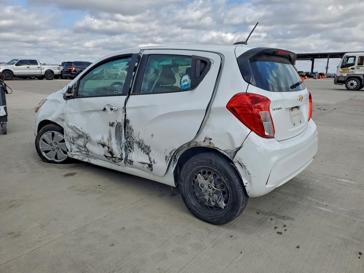 2017 Chevrolet Spark - Фото 2