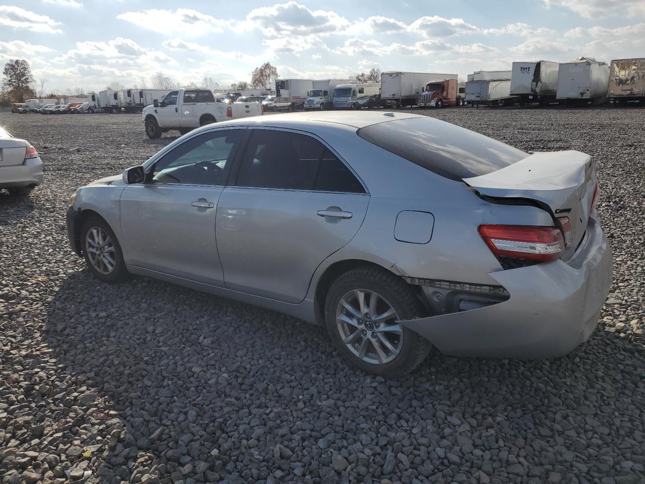 2010 Toyota Camry Base - Фото 2