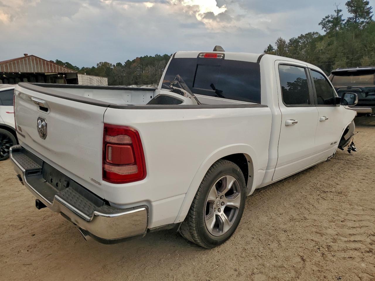 2021 Ram 1500 Laramie - Фото 3