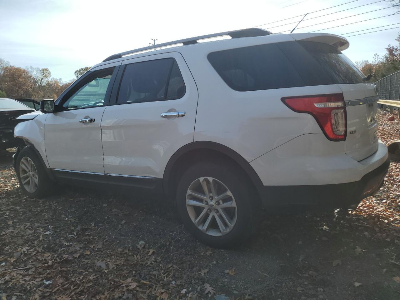 2015 Ford Explorer Xlt - Фото 2