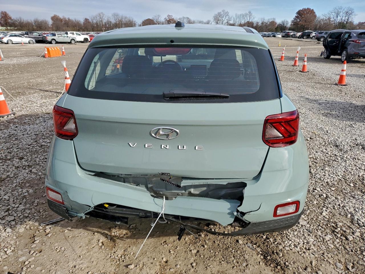 2025 Hyundai Venue Se - Image 6