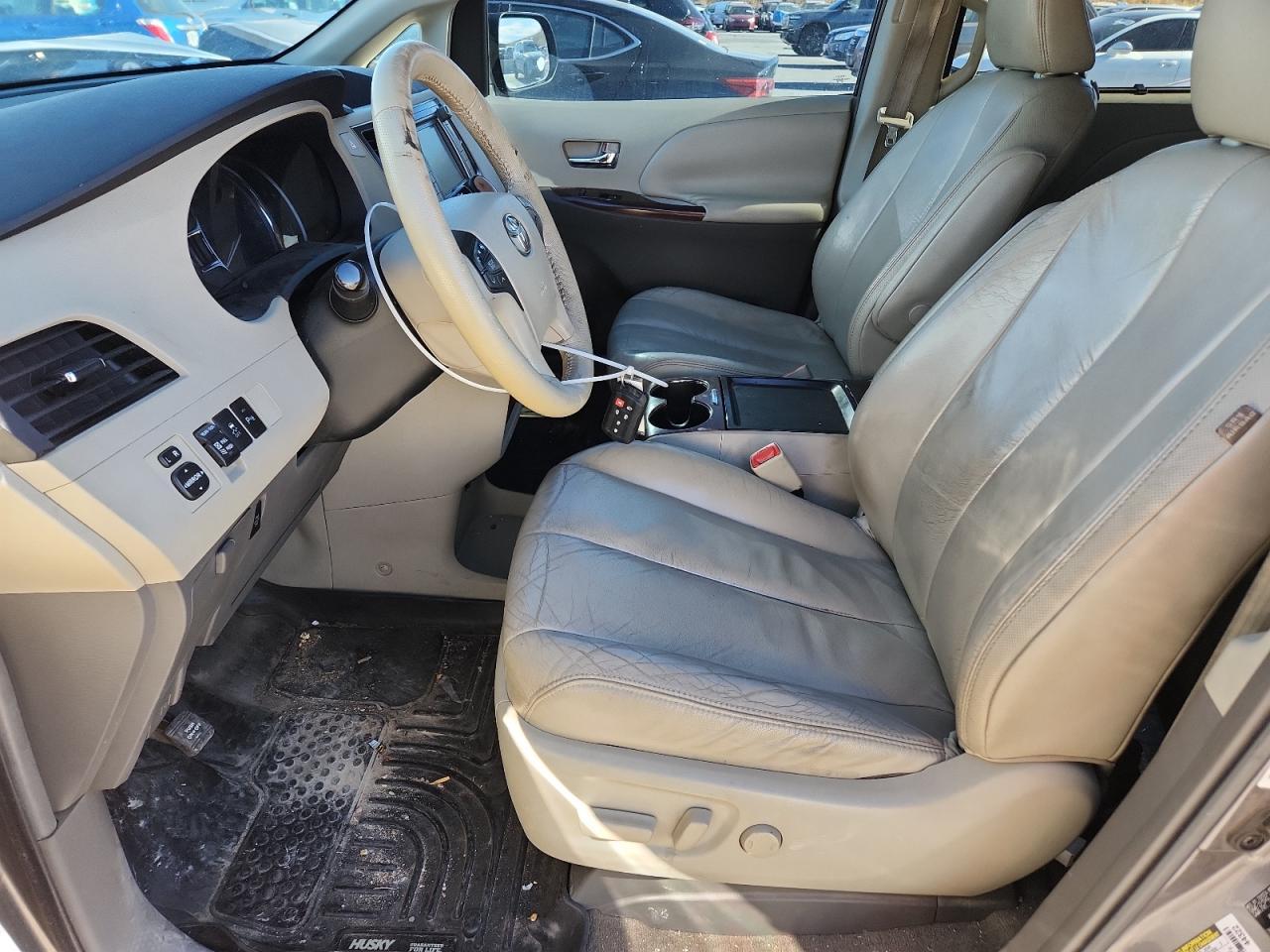 2011 Toyota Sienna Xle - Фото 7