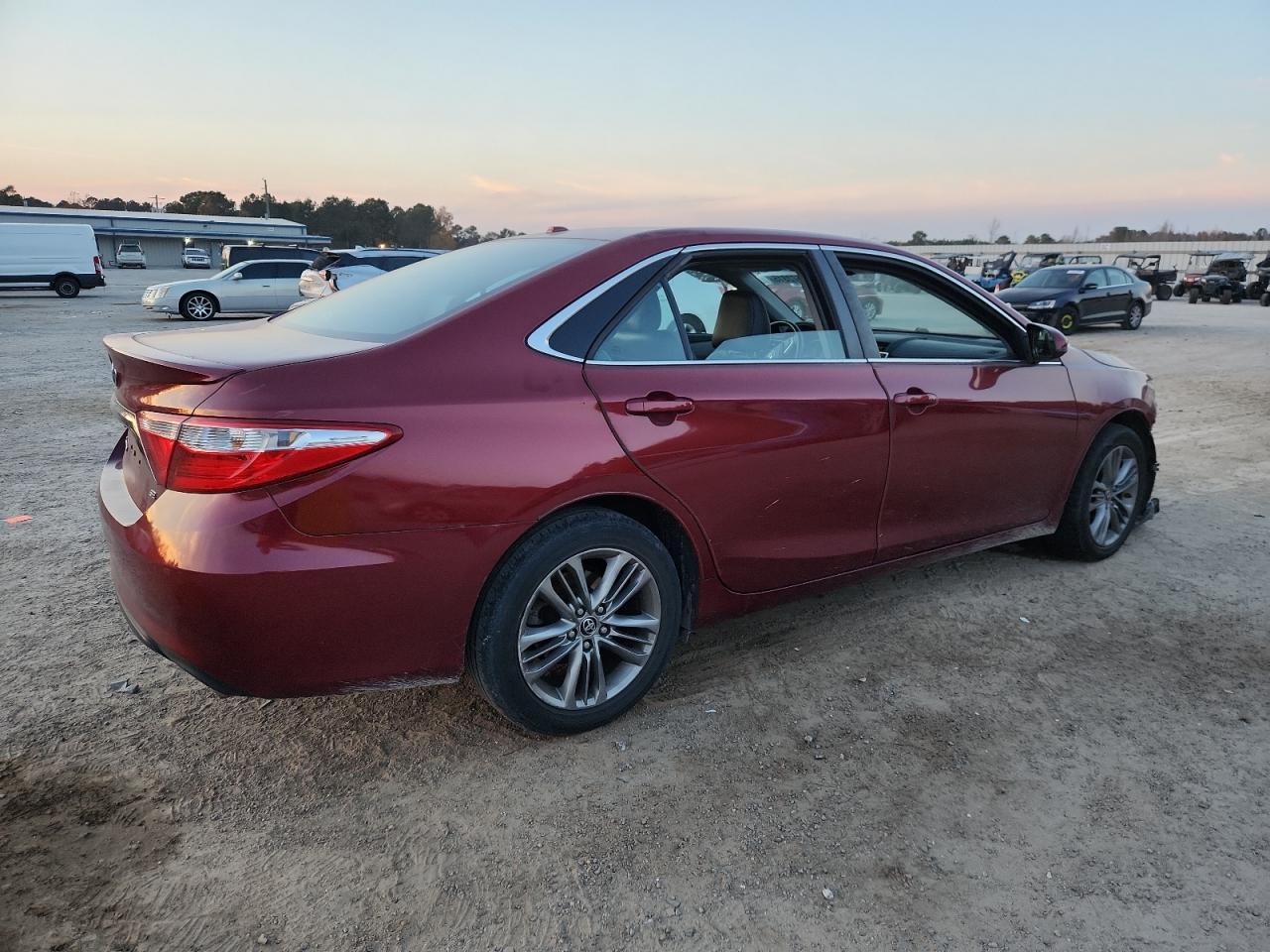 2015 Toyota Camry - Фото 3