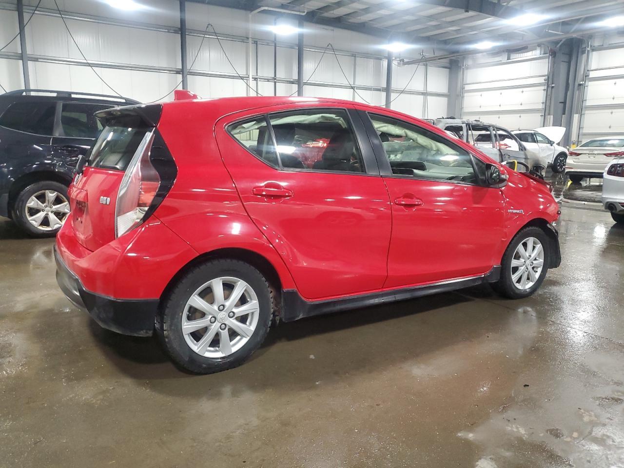 2017 Toyota Prius C - Image 3