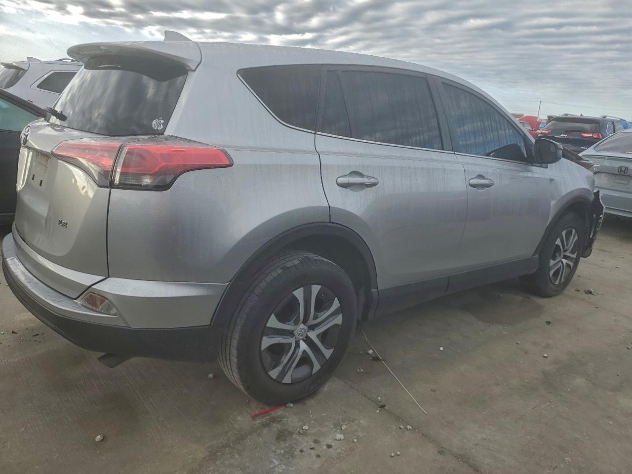 2018 Toyota Rav4 Le - Image 3