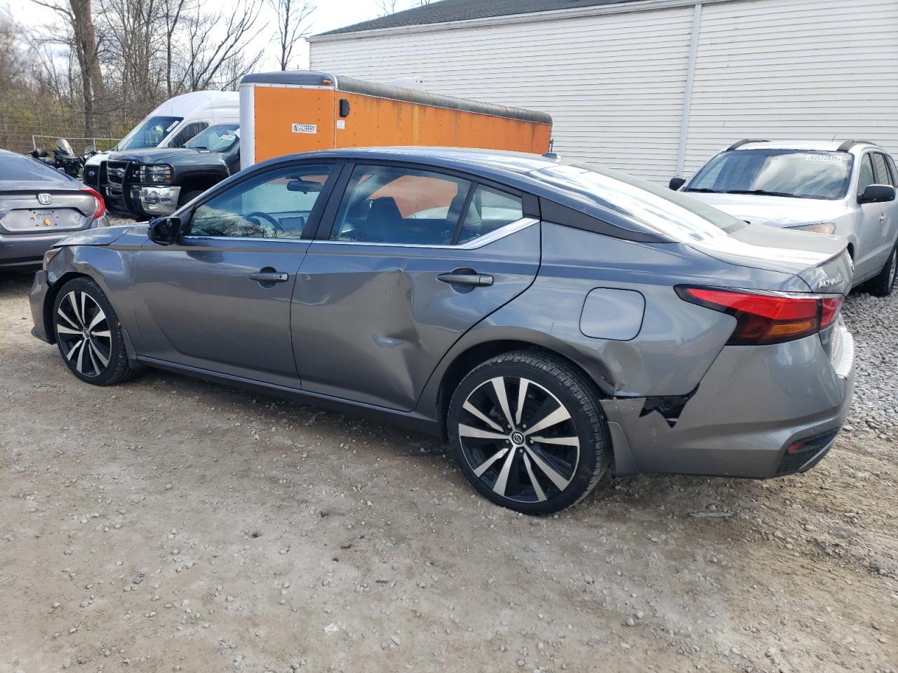 2022 Nissan Altima Sr - Image 2