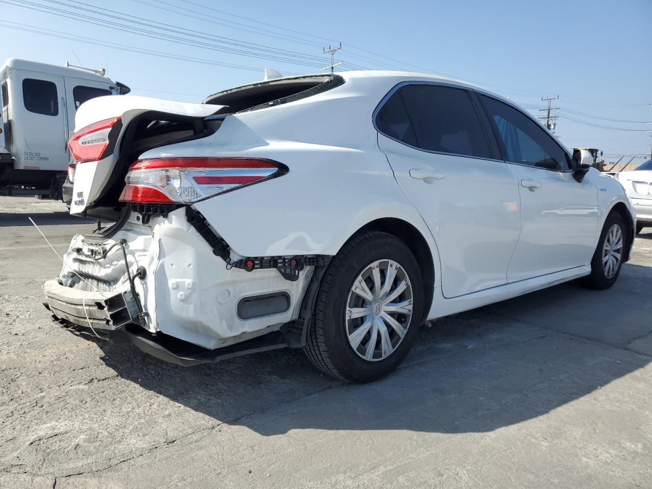 2020 Toyota Camry Le - Image 3