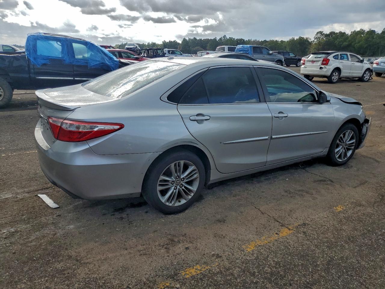 2016 Toyota Camry Le - Фото 3