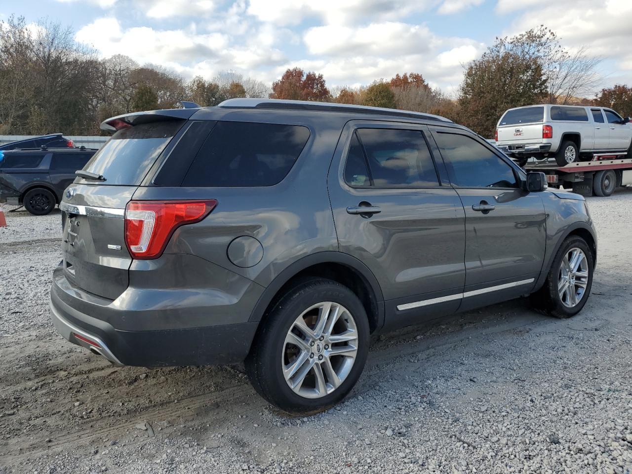 2016 Ford Explorer Xlt - Фото 3