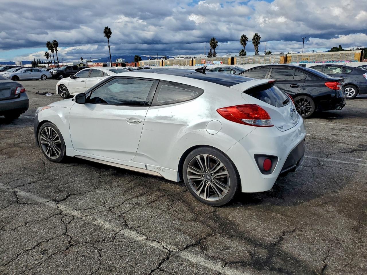 2016 Hyundai Veloster Turbo - Image 2