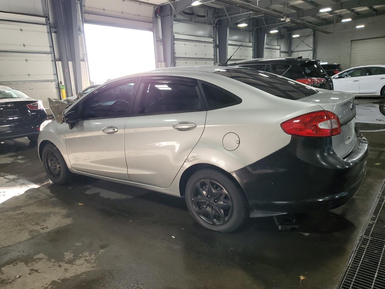 2011 Ford Fiesta S - Фото 2