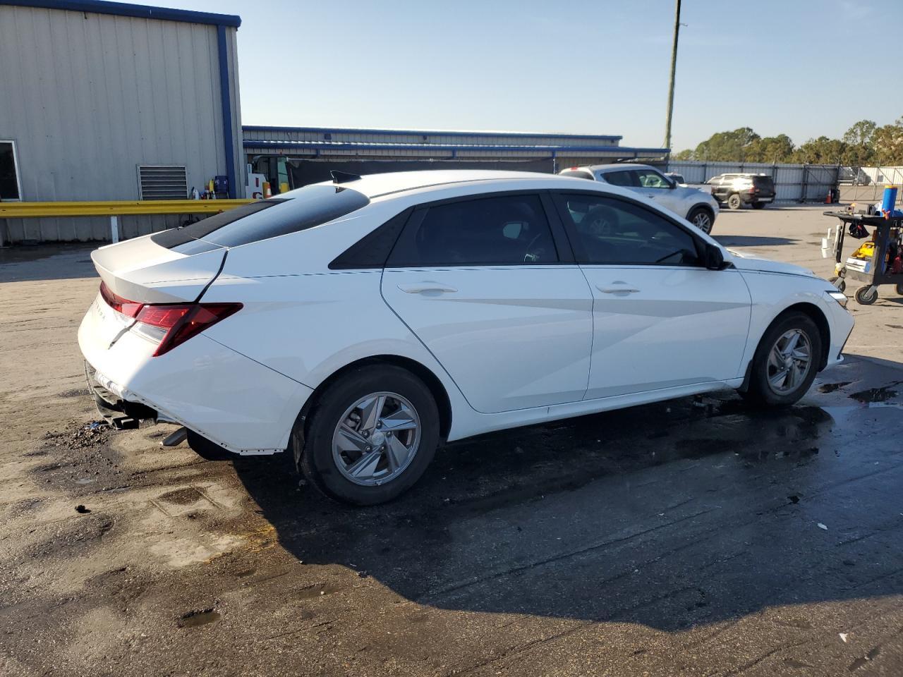 2025 Hyundai Elantra Se - Image 3