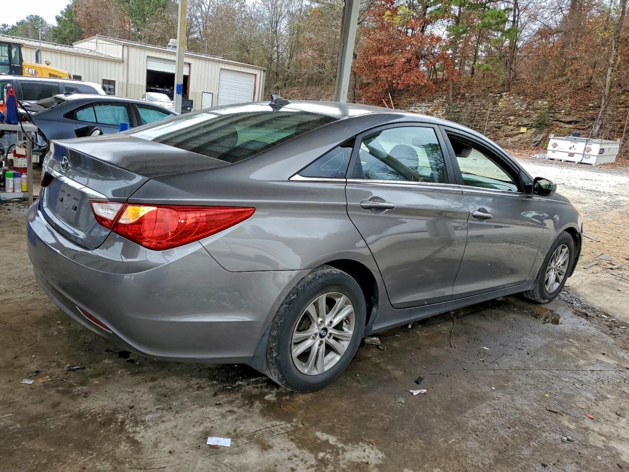 2012 Hyundai Sonata Gls - Image 3