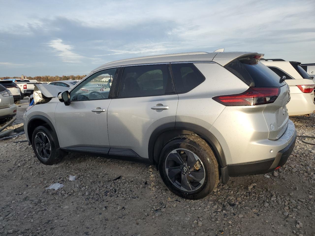 2025 Nissan Rogue Sv - Image 2
