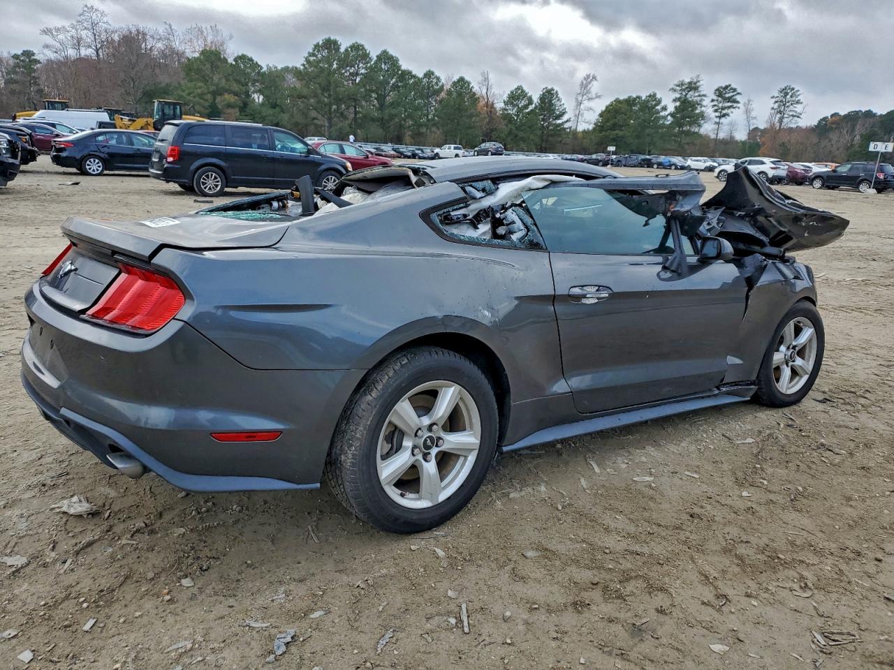 2019 Ford Mustang - Image 3