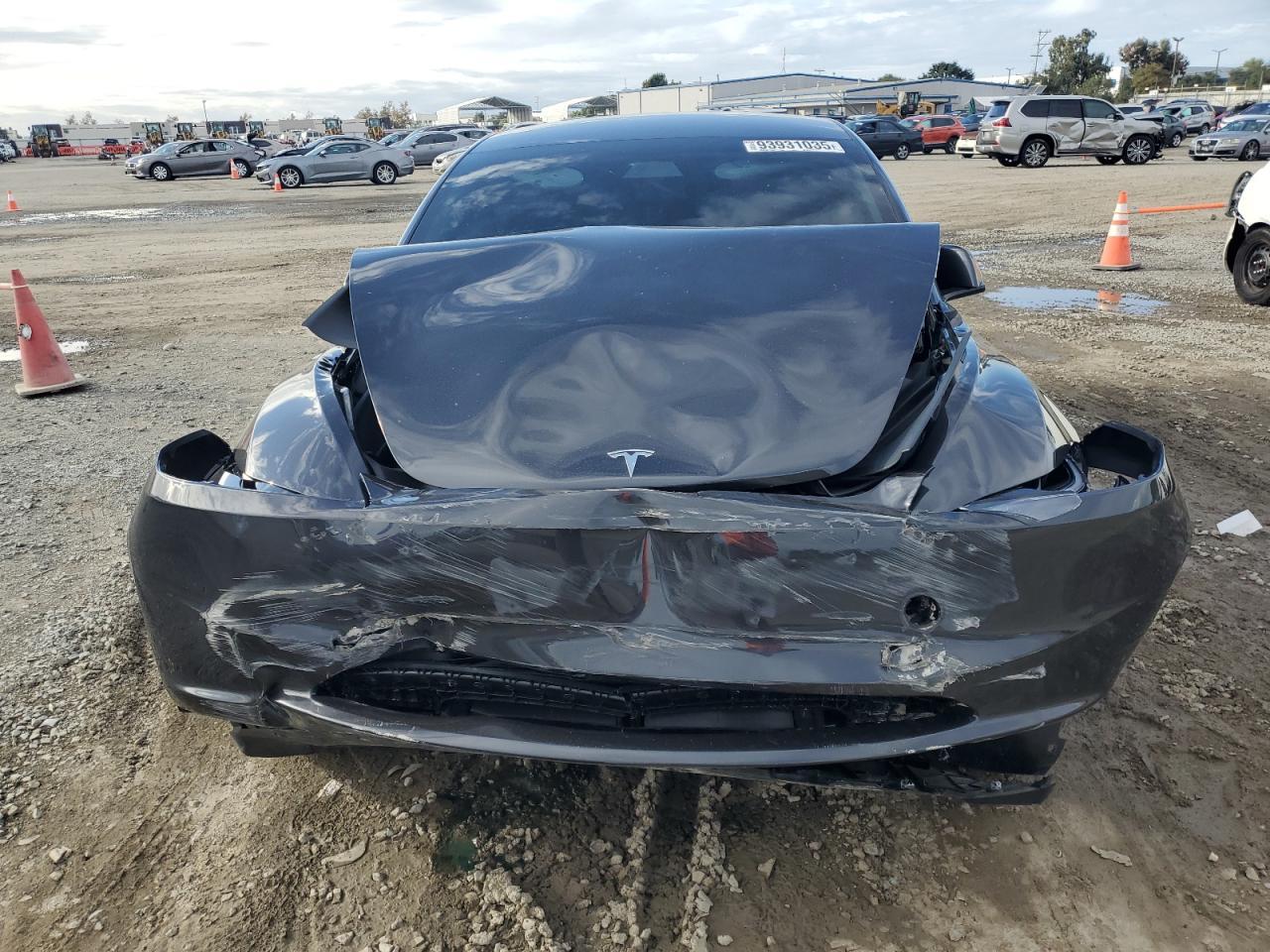 2025 Tesla Model 3 - Фото 5