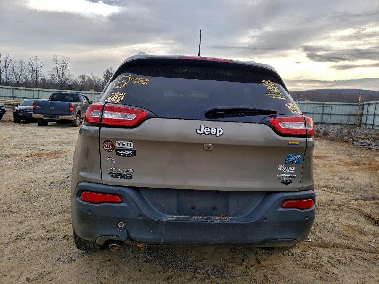 2016 Jeep Cherokee Latitude - Image 6