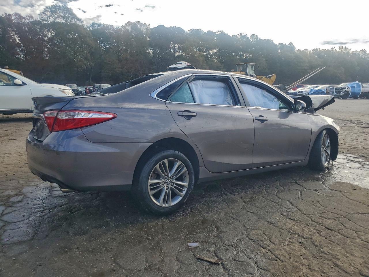 2015 Toyota Camry Se - Image 3