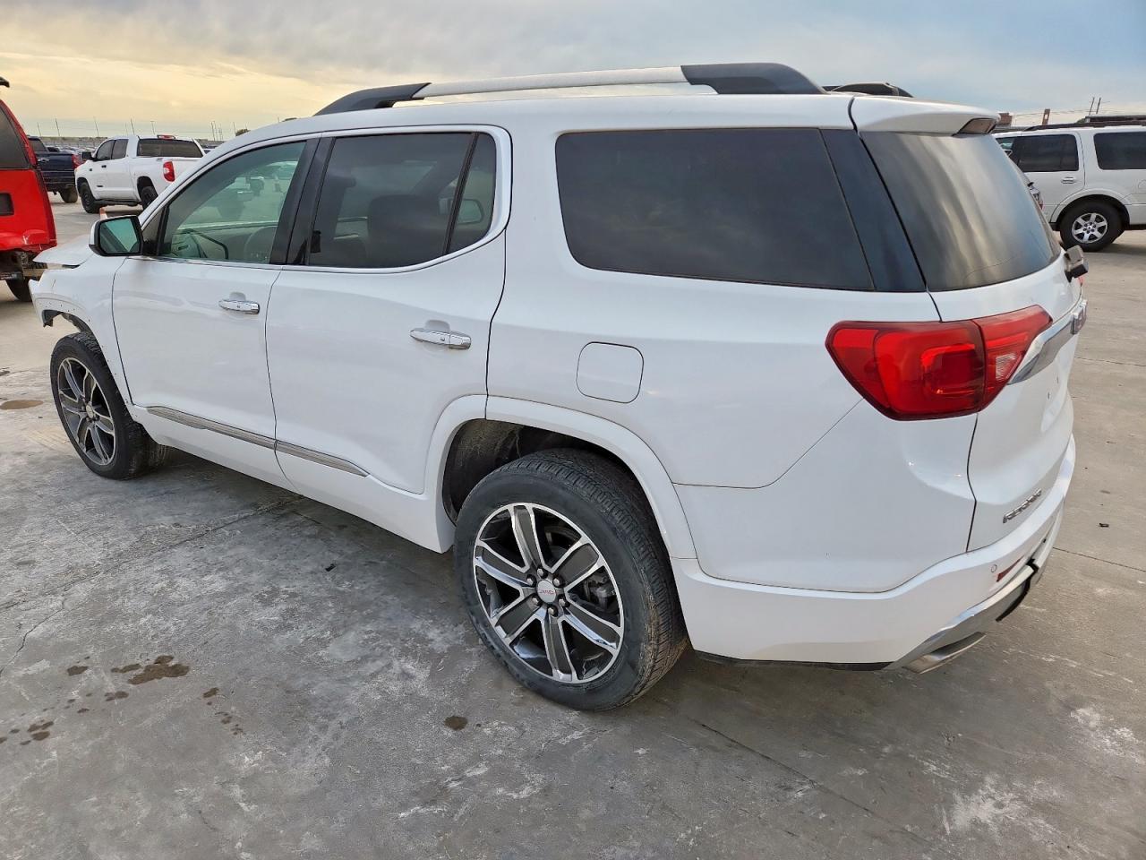 2019 GMC Acadia Denali - Image 2