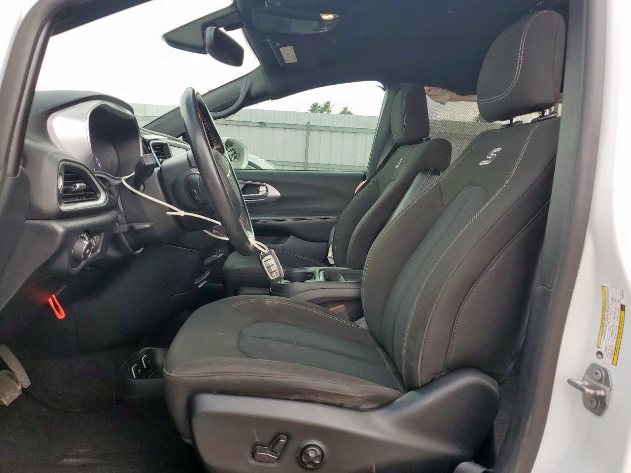2020 Chrysler Pacifica Touring - Image 7