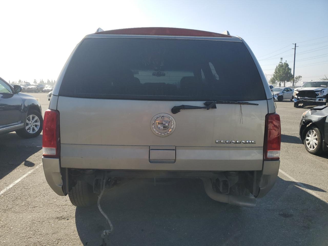 2002 Cadillac Escalade Luxury - Image 6
