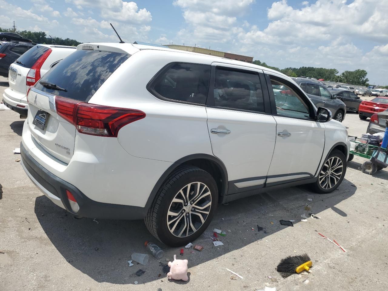 2016 Mitsubishi Outlander Se - Image 3