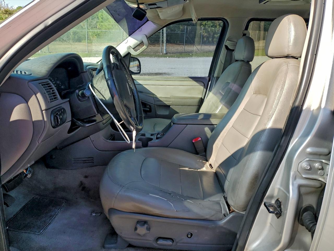 2004 Ford Explorer Xlt - Image 7