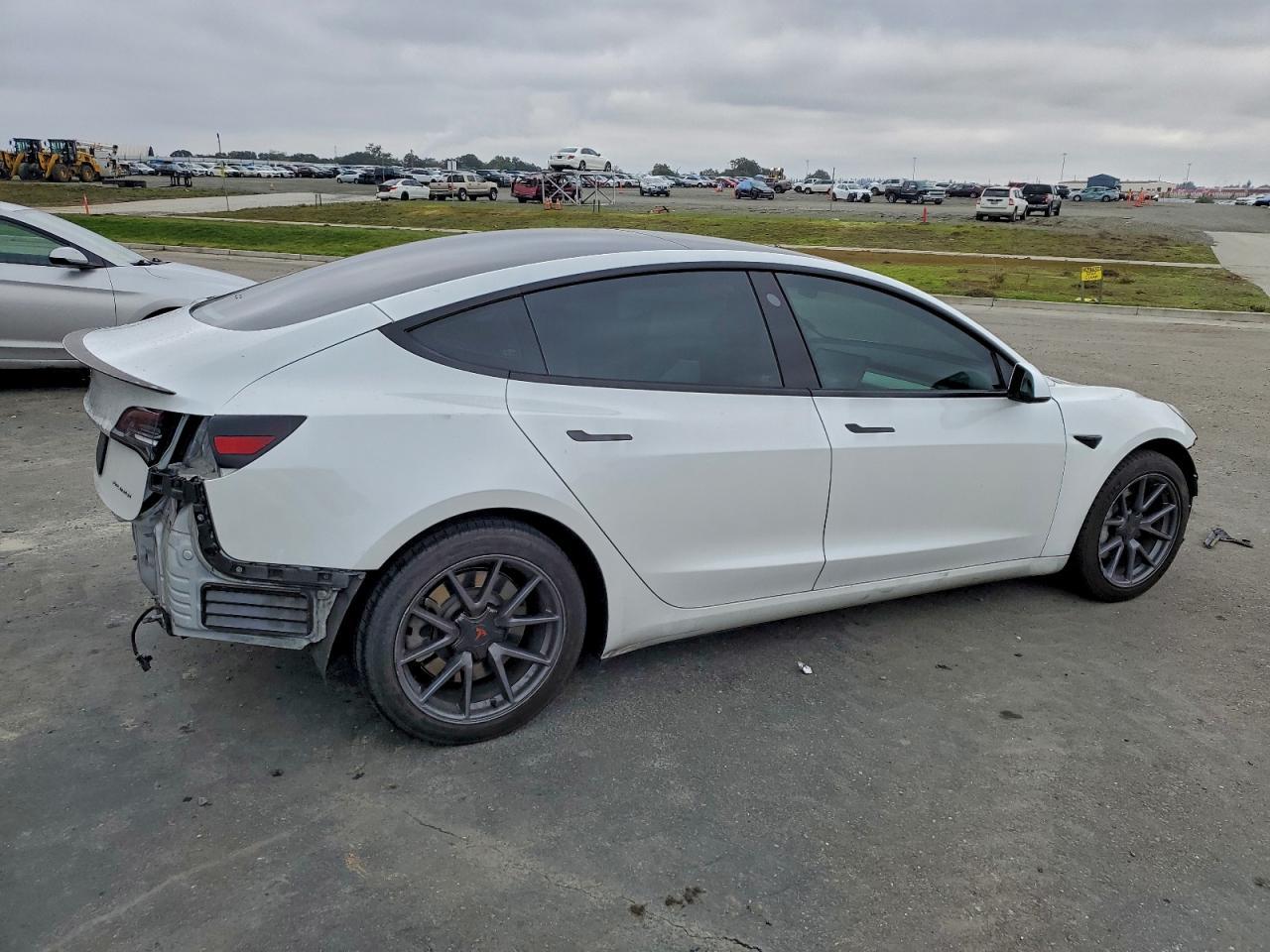 2021 Tesla Model 3 - Фото 3