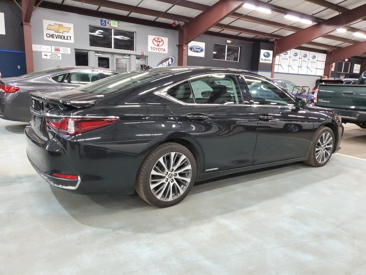 2021 Lexus Es 300H - Фото 3