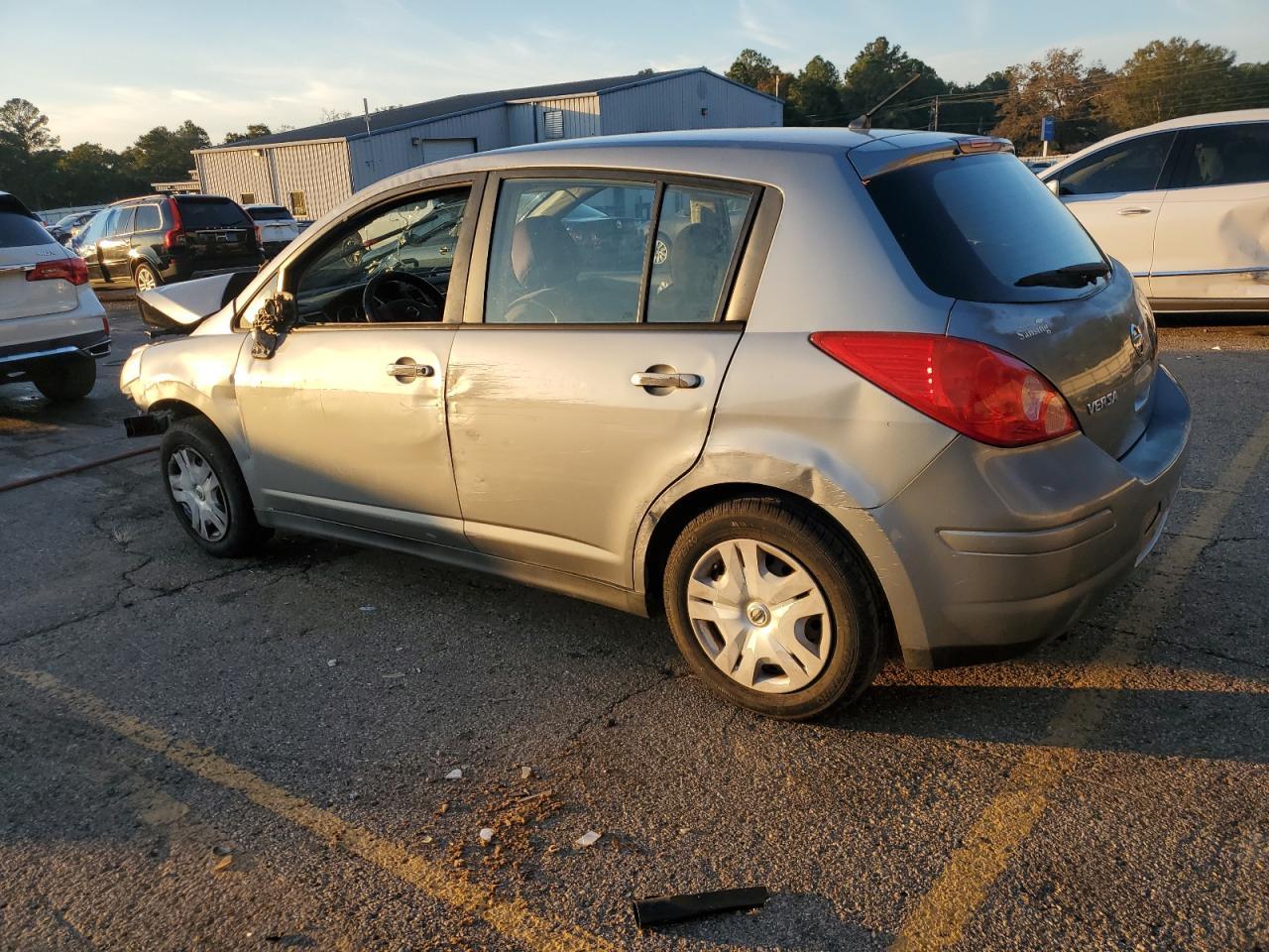 2011 Nissan Versa 1.8 S - Image 2