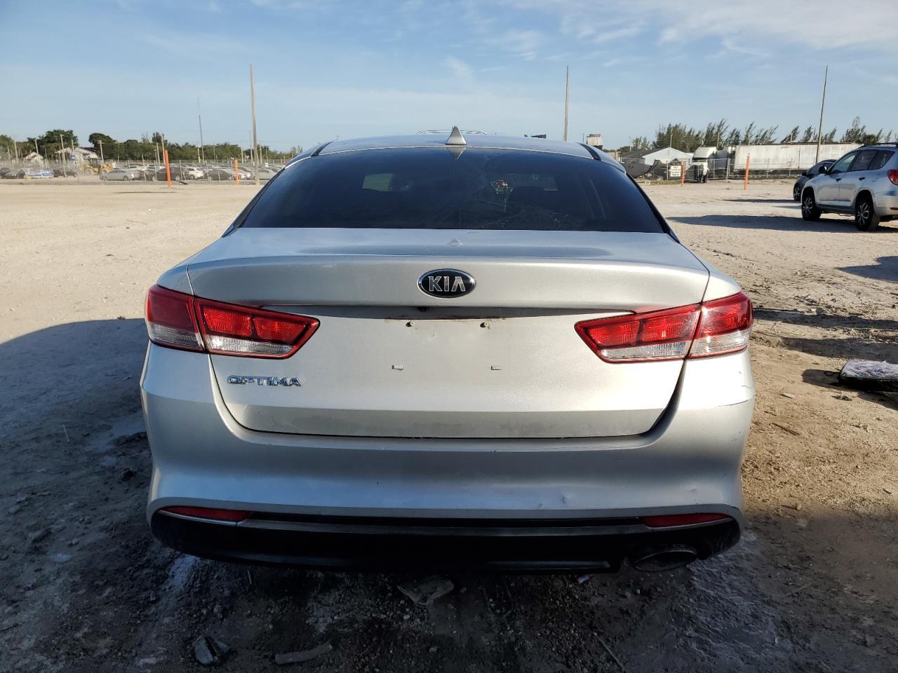 2017 Kia Optima Lx - Фото 6