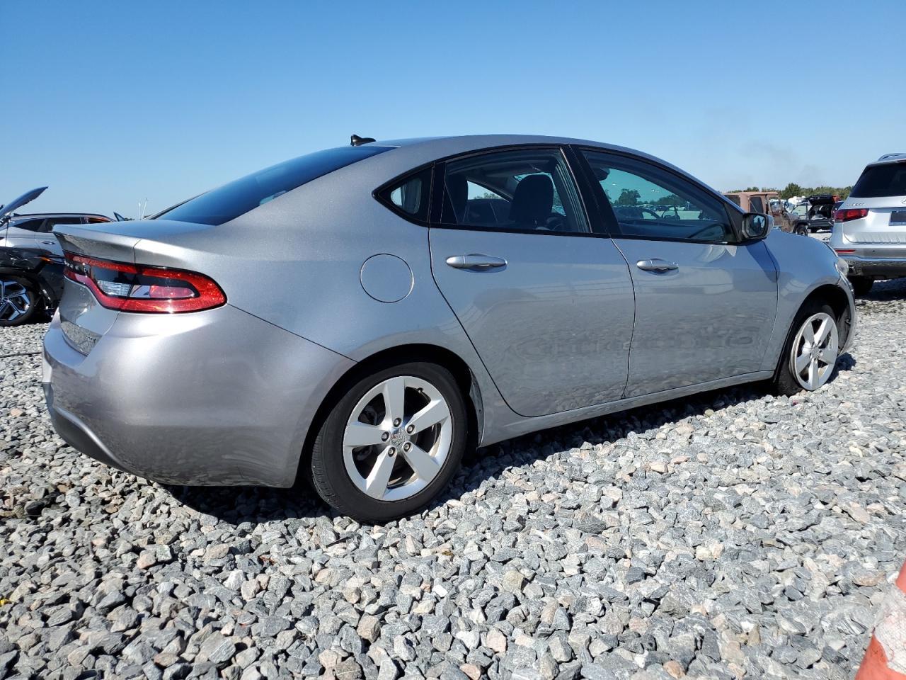 2015 Dodge Dart Sxt - Image 3