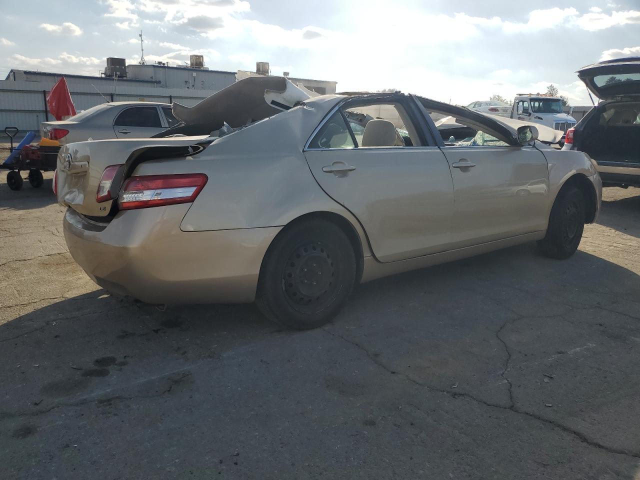 2010 Toyota Camry Base - Фото 3