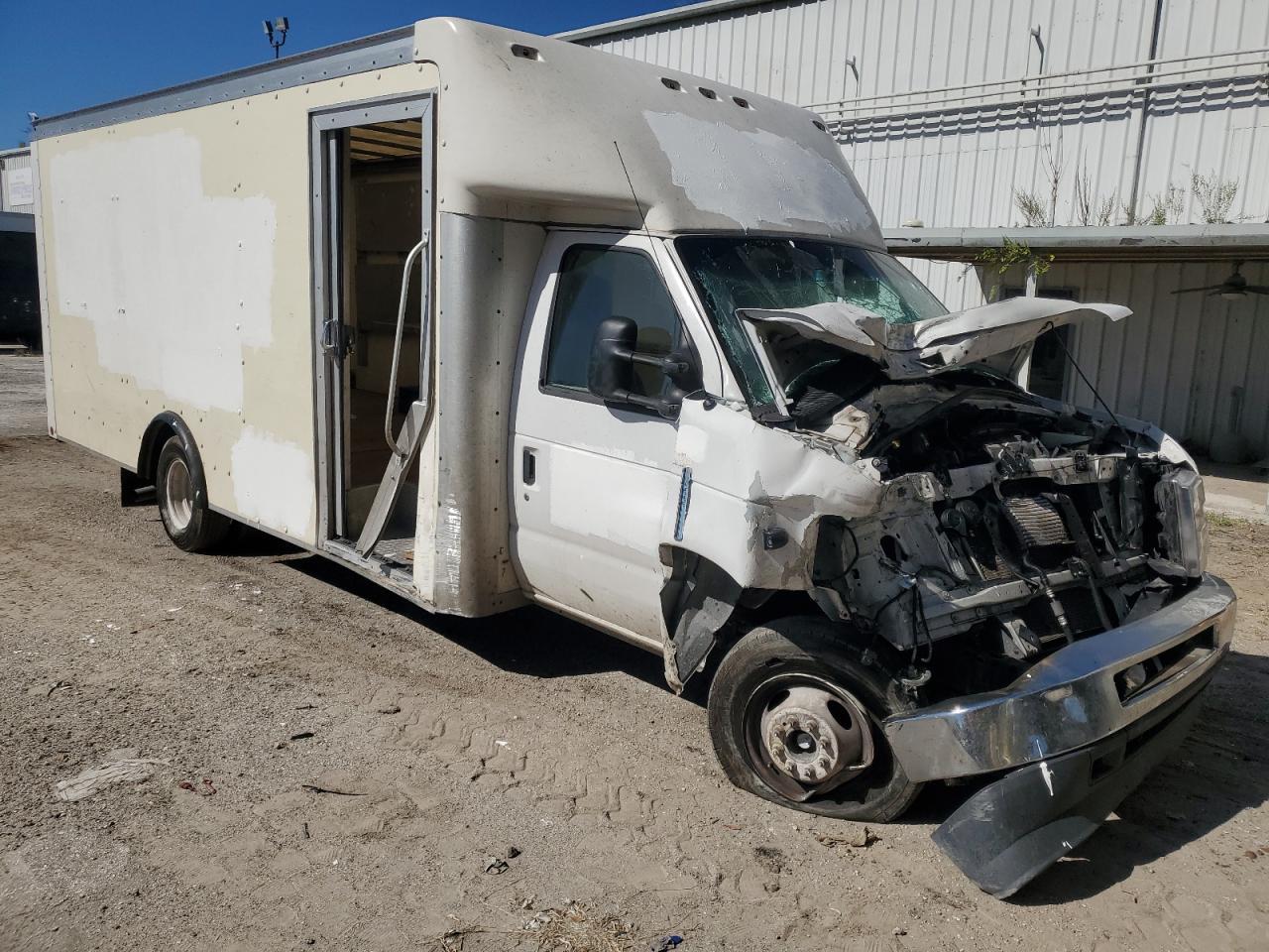 2021 Ford E350 Delivery Truck - Фото 4