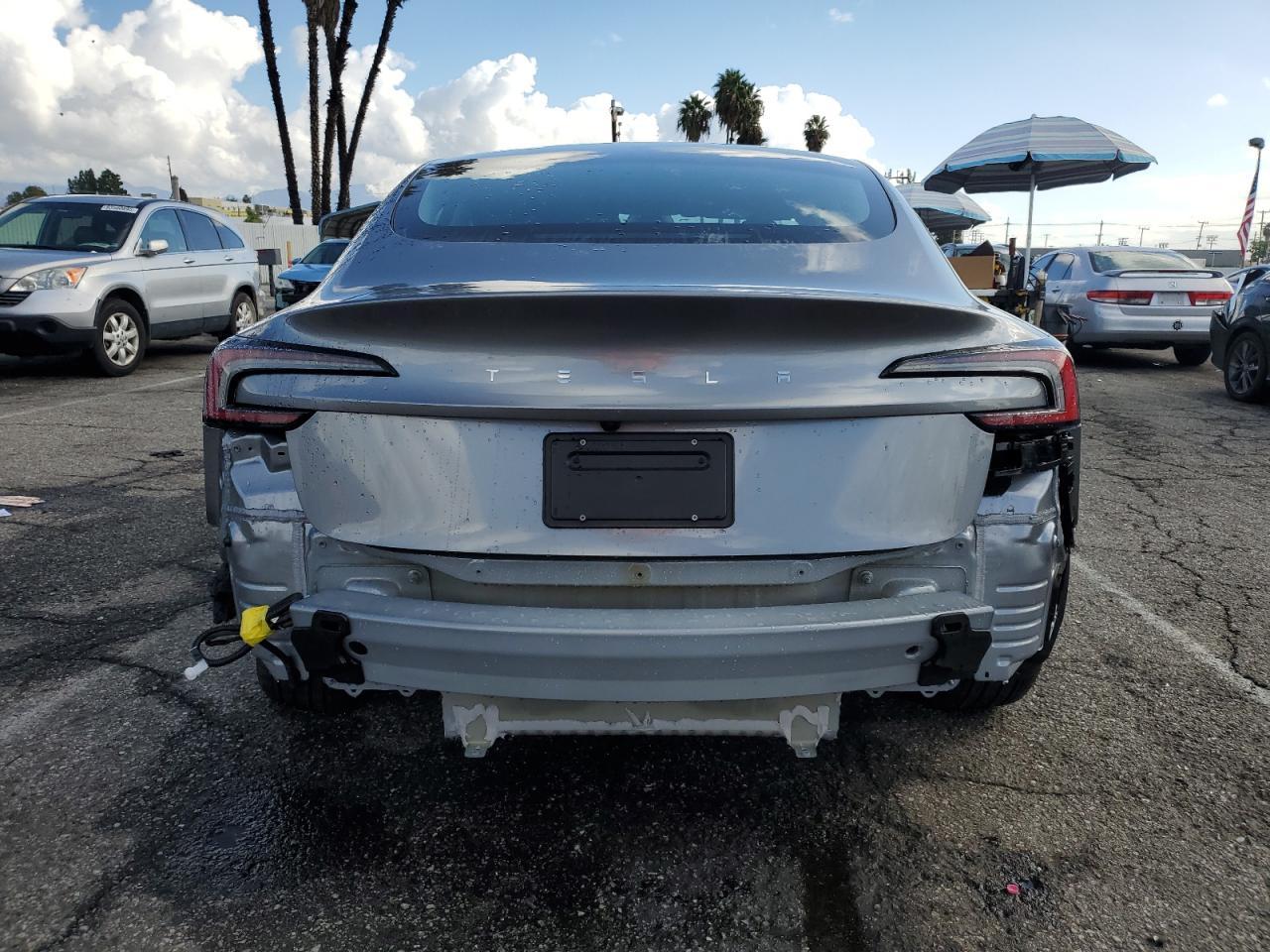 2025 Tesla Model 3 - Фото 6
