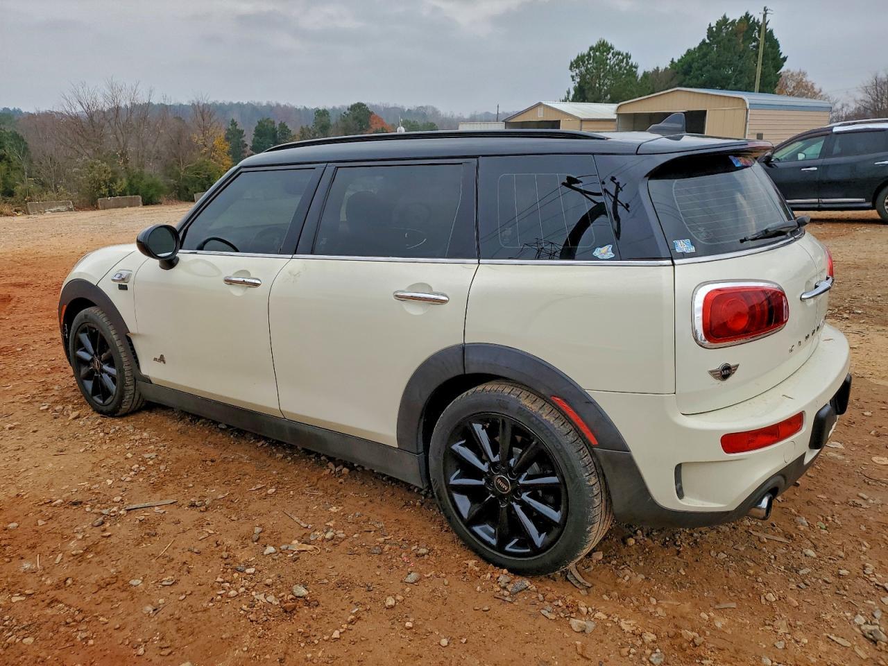 2017 Mini Cooper S Clubman All4 - Image 2