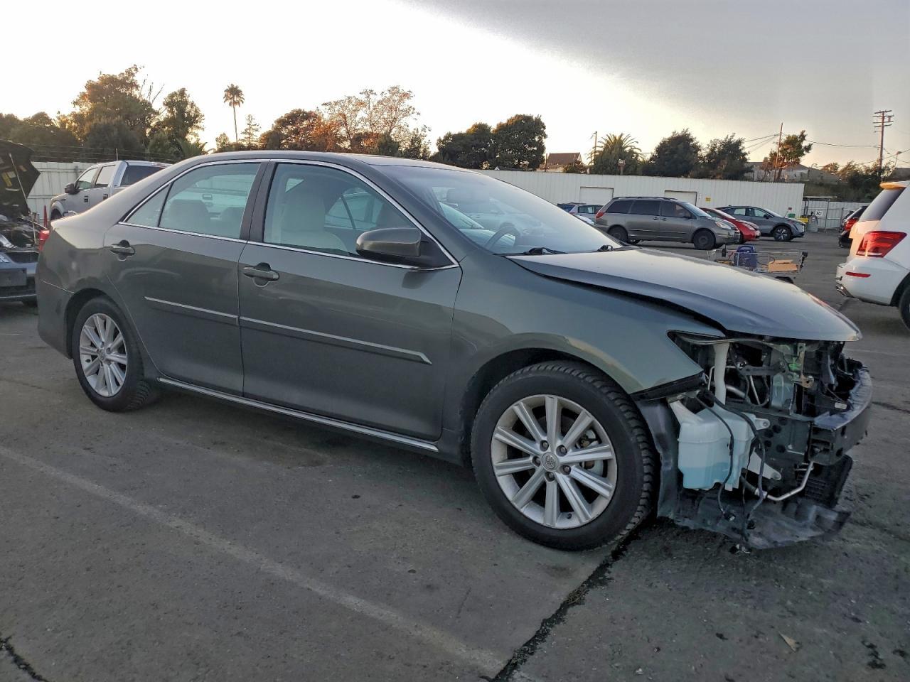 2014 Toyota Camry Se - Image 4