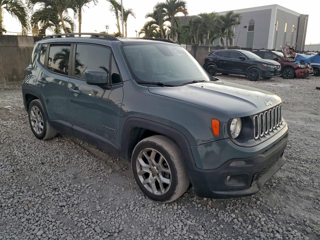 2018 Jeep Renegade Latitude - Image 4